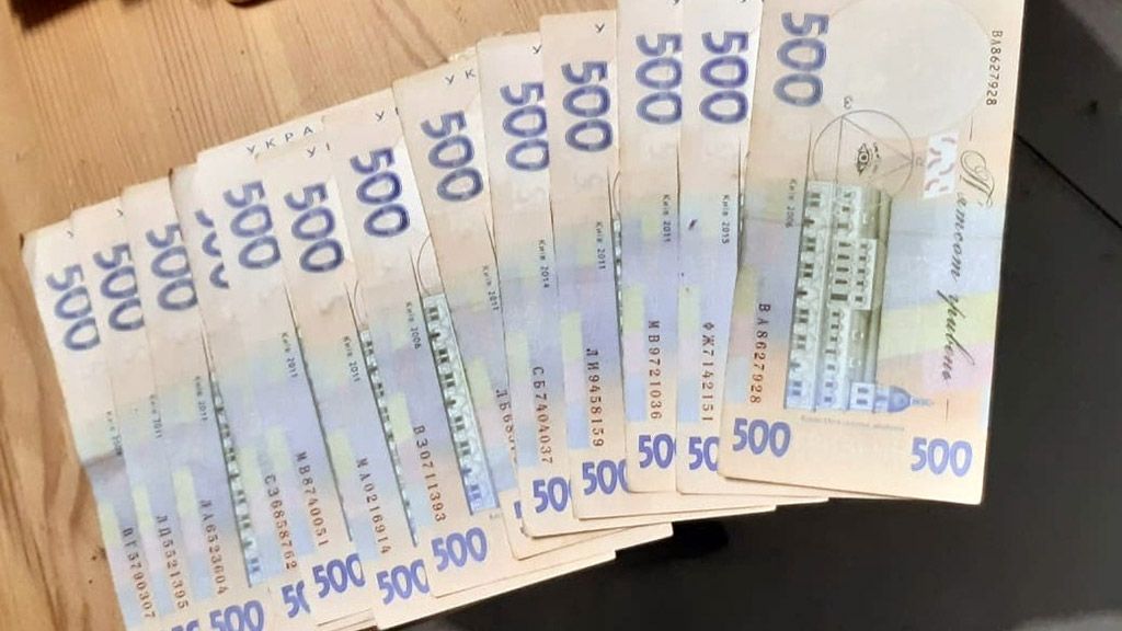На Полтавщині затримали керівника одного із товариств, який мав передати 14 тисяч гривень хабаря для перерестрації сільгосптехніки