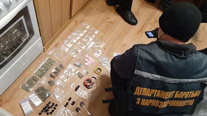 Поліцейські затримали двох моргородчан, які торгували наркотиками