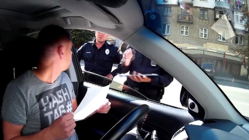 Водіїв хочуть штрафувати за образу поліцейського