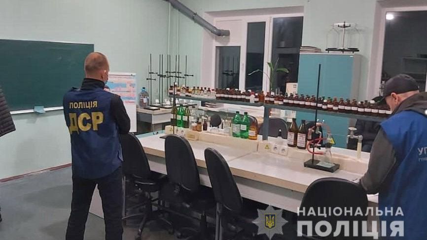 У Полтаві викрили злочинну групу, яка збувала наркотики «зварені» викладачами медичного навчального закладу