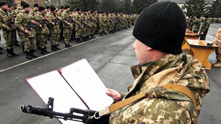 В українську армію призвуть менше строковиків