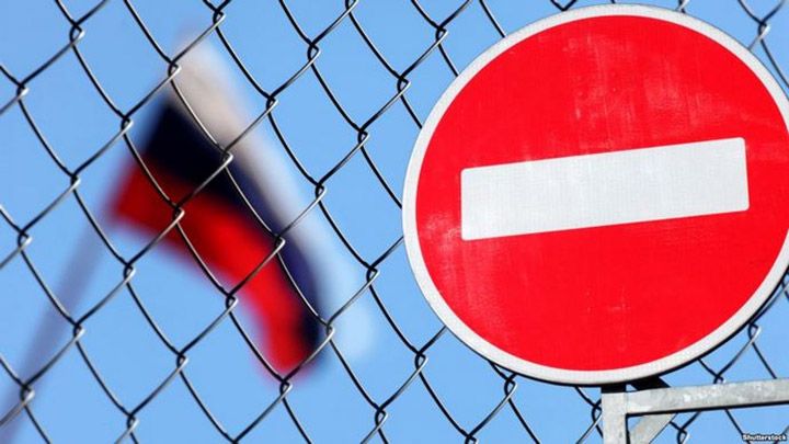 Україна заборонила ввозити з РФ пшеницю, соняшникову олію та серветки