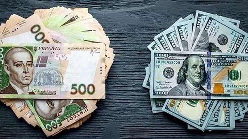 Зеленський підписав закон про переведення валютних кредитів у гривню