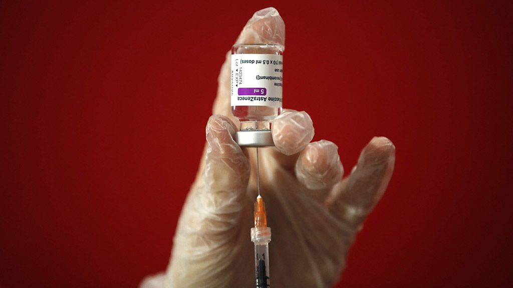 Як записатись на вакцинацію людям віком 65+