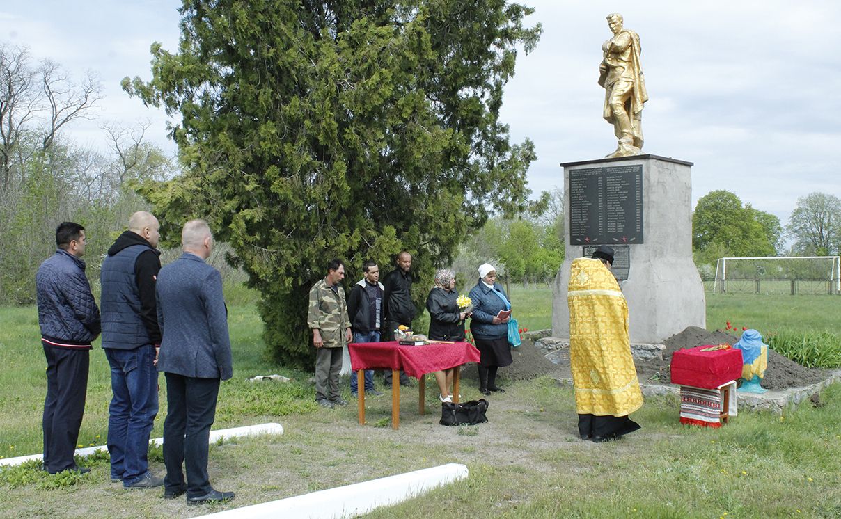На Кобеляччині поховали останки загиблих воїнів