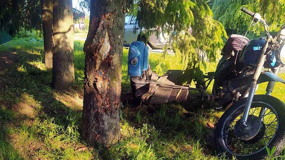 У Козельщинській ОТГ мотоцикліст зіткнувся з деревом