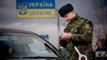 В Україну не впускають іноземців, привитих «Спутником»