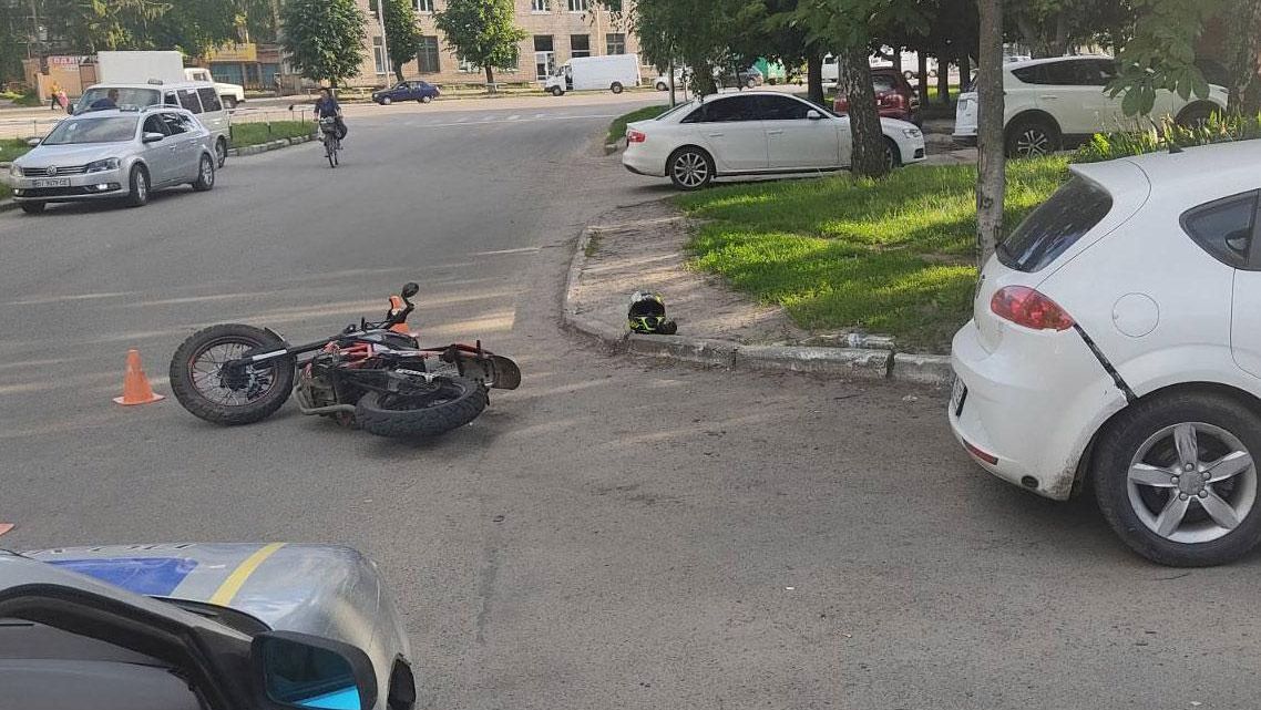 У Лубнах мотоцикліст зіткнувся з автомобілем