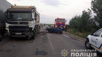 На Решетилівщині ВАЗ врізався у вантажівку: водій загинув, пасажир у тяжкому стані
