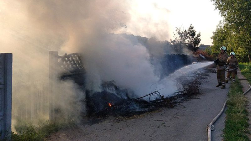 На Розсошенцях горіла купа сміття