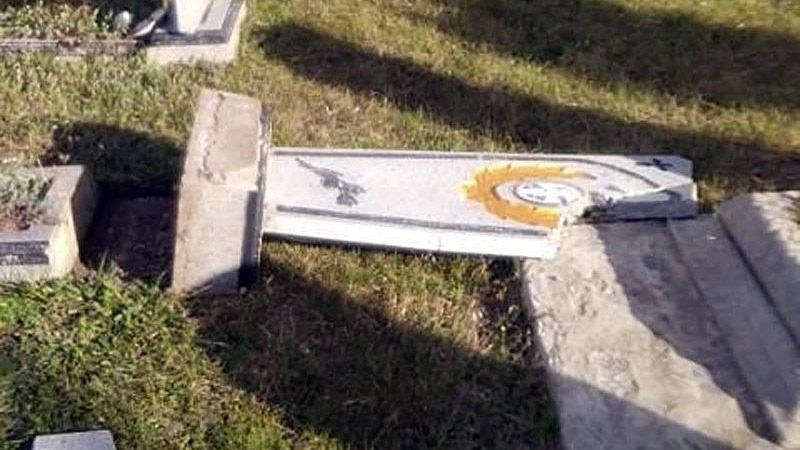 На Гадяччині склали протоколи відносно батьків дітей, які розбили надгробки на кладовищі
