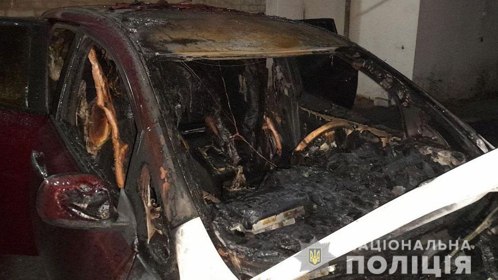 У Кременчуці вночі згорів автомобіль: поліція підозрює підпал