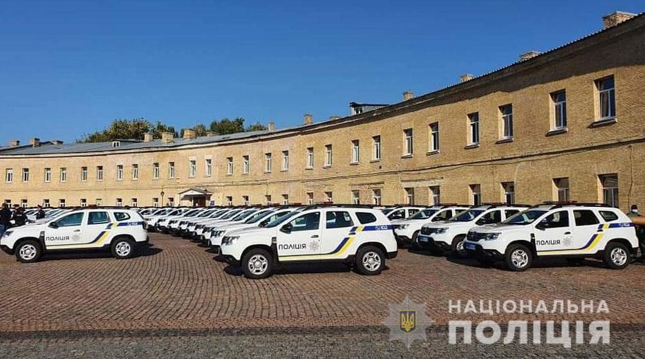 Поліцейські офіцери громади Полтавщини отримали 21 службовий автомобіль