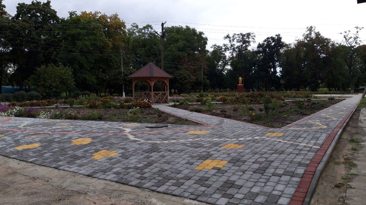 Парк Богдана Хмельницького продовжать реставрувати?