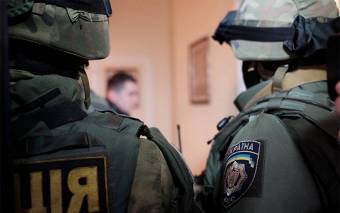 Оселі кобелячан обшукують полтавські поліцейські
