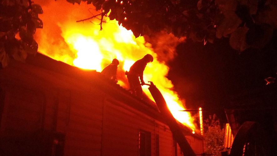 У Полтаві більше години гасили пожежу у житловому будинку