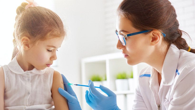 В Україні можуть схвалити вакцинацію дітей проти коронавірусу