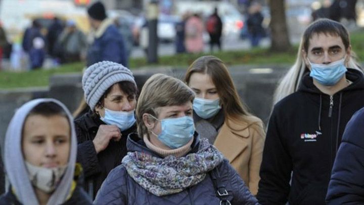 За минулу добу в Україні на COVID-19 захворіло 15 125 осіб