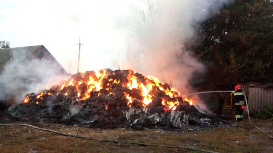 У Полтавському районі згорів сінник