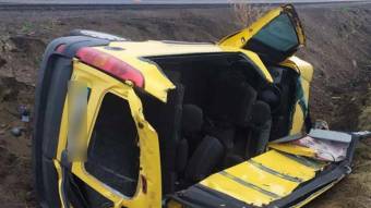 На Миргородщині злетів з траси та перекинувся мікроавтобус: водій загинув
