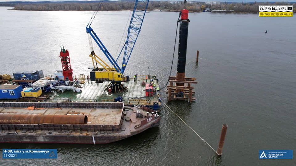 Розпочато будівництво пілонів майбутнього мосту через річку Дніпро у Кременчуці