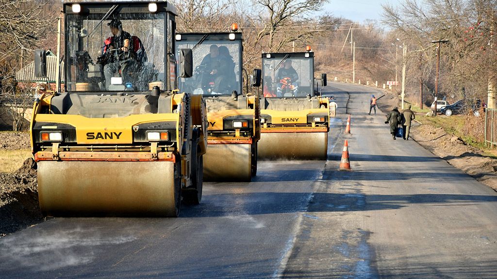 На дорозі Нові Санжари – Нехвороща до зими буде покладено 23 кілометри нового асфальту