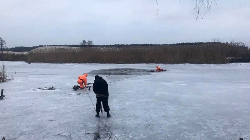 Біля Полтави рятували рибалку, який провалився під лід