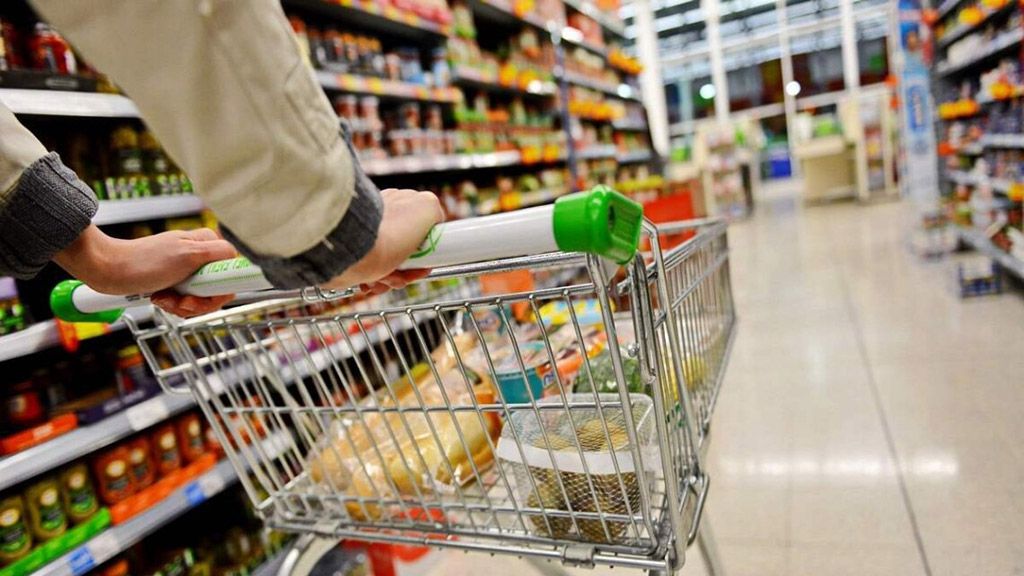 Депутати пропонують тимчасово знизити ціни на продукти харчування
