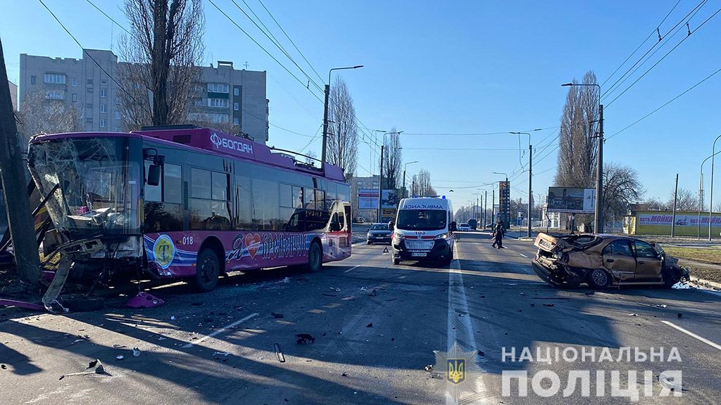 У Кременчуці сталася ДТП за участю тролейбуса: травмовано трьох людей