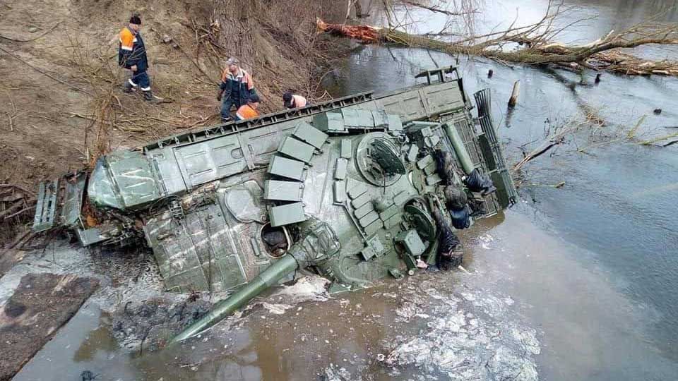 Із річки Псел дістали втоплений російський танк