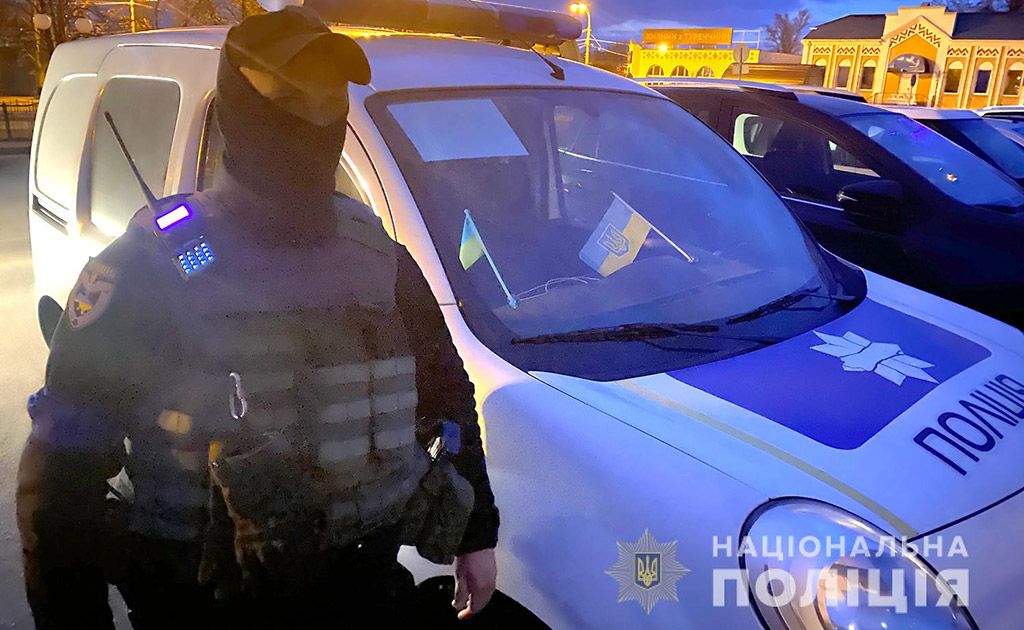 Минулої доби на Полтавщині правоохоронці перевірили понад 1 200 транспортних засобів та більше ніж 2 200 підозрілих осіб