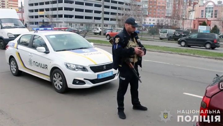 Минулої доби на Полтавщині правоохоронці перевірили понад тисячу транспортних засобів та більше ніж 2 300 підозрілих осіб