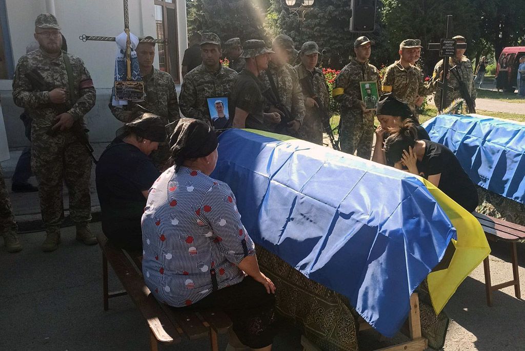 У Гребінківській громаді попрощались із військовим який загинув у боях за Україну