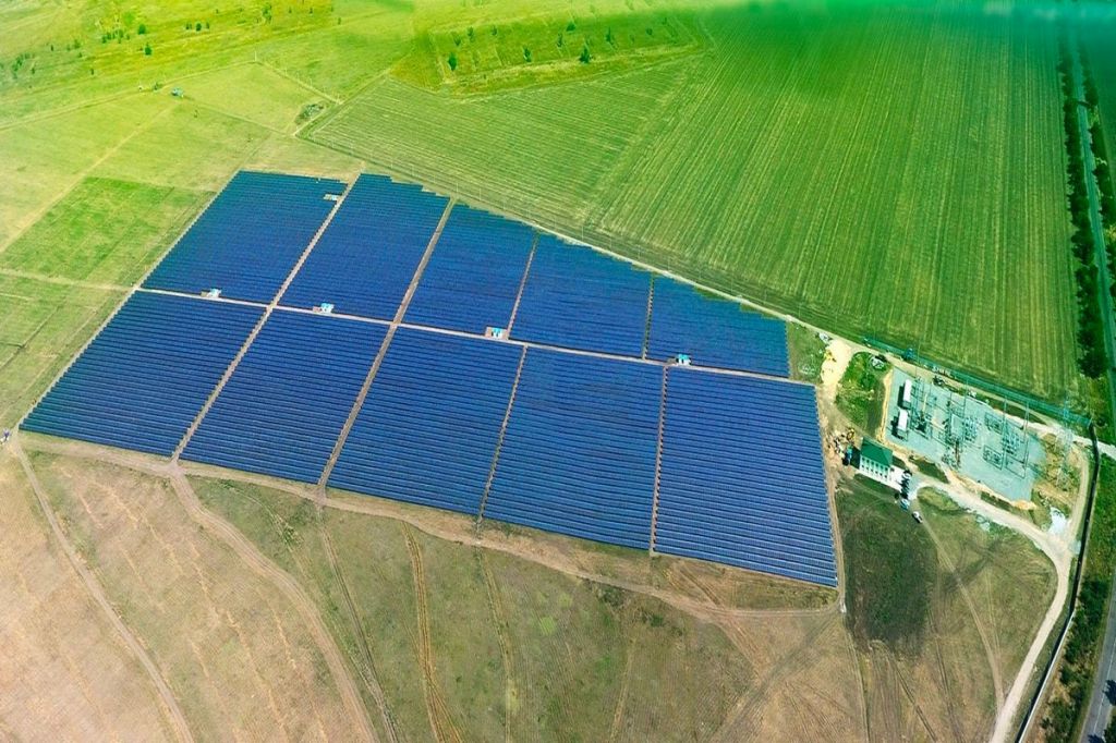 Окупанти викрали одну з найбільших сонячних електростанцій України