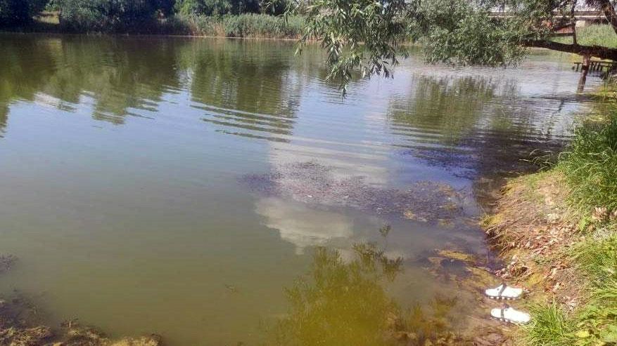 У Миргороді в річці виявили тіло чоловіка – поліція підозрює вбивство