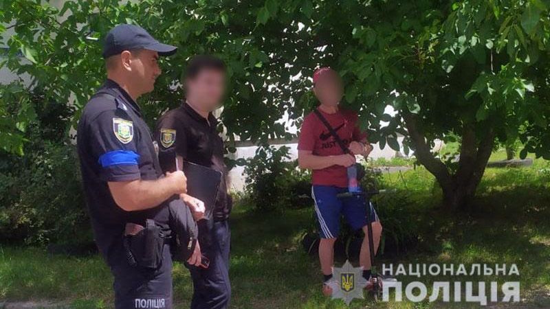 У Розсошенцях чоловік украв самокат у дитини