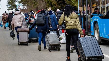 Більше 9,5 мільйона українців виїхали за кордон