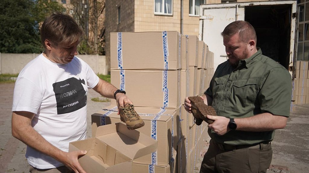 Військовим з Полтавщини передали  понад півтори тисячі пар тактичного взуття