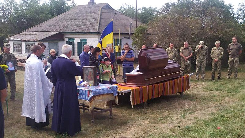 Кобелячани попрощалися із полеглим у бою Володимиром Магдичем