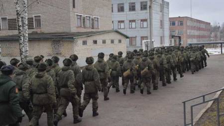  Російське керівництво призупиняє відправлення нових підрозділів до України