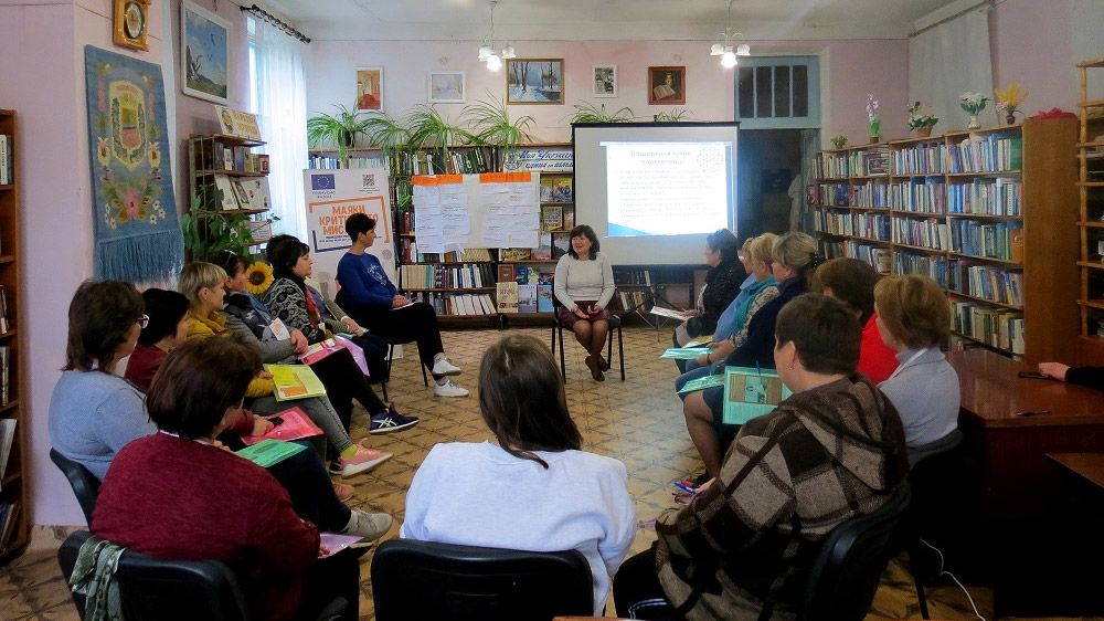 Бібліотекарі Кобеляцької громади навчалися протидіяти російській пропаганді 
