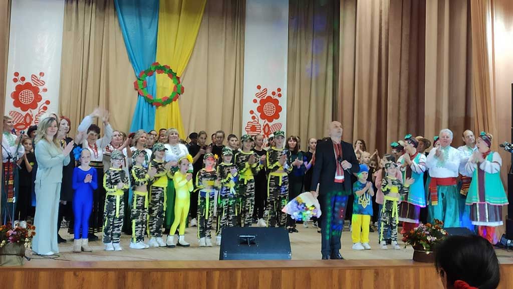 На благодійному концерті в Кобеляках зібрали більше 15 тисяч гривень для ЗСУ