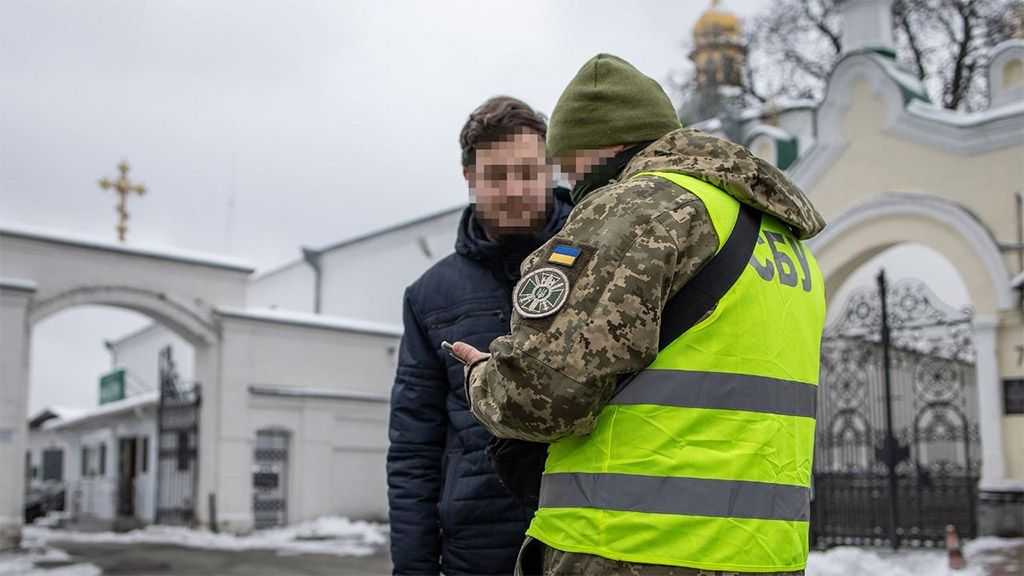 У Києво-Печерській Лаврі СБУ виявили підозрілих осіб та агітматеріали для пропаганди «русского мира»