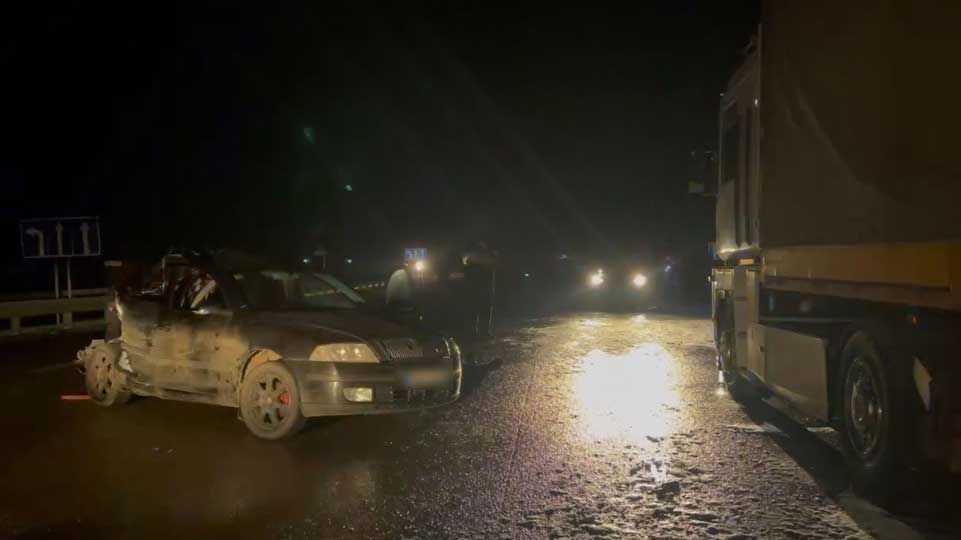 На Полтавщині легковик врізався у вантажівку - водій загинув