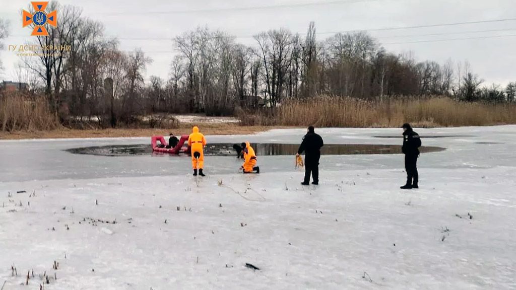 У Полтаві врятували чоловіка, який провалився під кригу на річці Ворскла