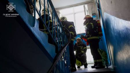  Полтавські рятувальники ліквідували пожежу в квартирі