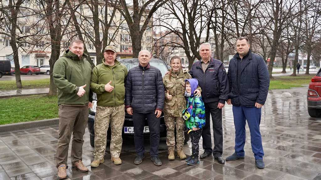 Військовим із Полтавщини передали авто й медикаменти