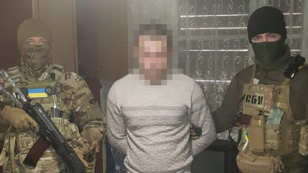 СБУ затримала російського агента, який «полював» на склади з боєприпасами Сил оборони під Авдіївкою 