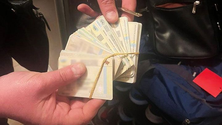 Поліція Полтавщини викрила аферистів, які торгували «фальшивими автомобілями»