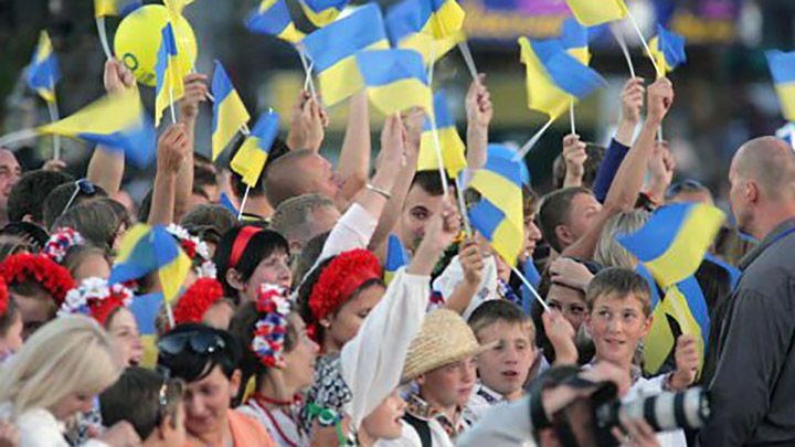Скільки людей проживає в Україні